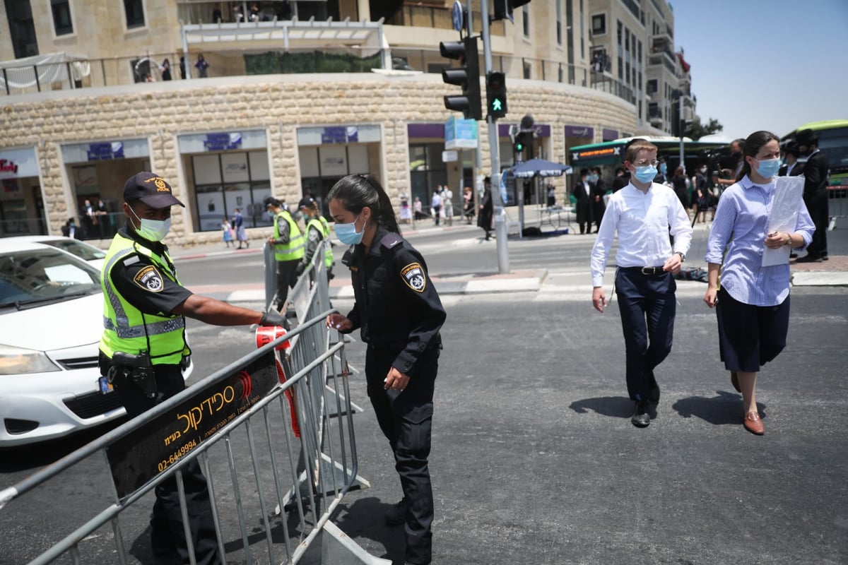 כך נראה תחילת הסגר בשכונות החרדיות