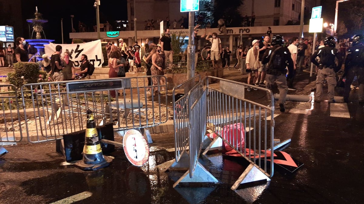 מאות מפגינים התפרעו בירושלים והתעמתו עם השוטרים