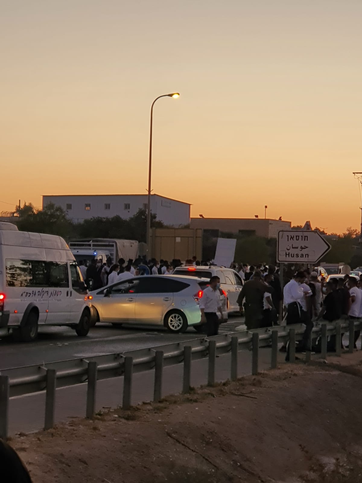 בזמן ההפגנה הודיעו: הסגר על ביתר יסתיים