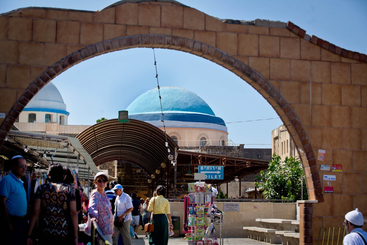 מבקרים בקבר רבי מאיר בעל הנס