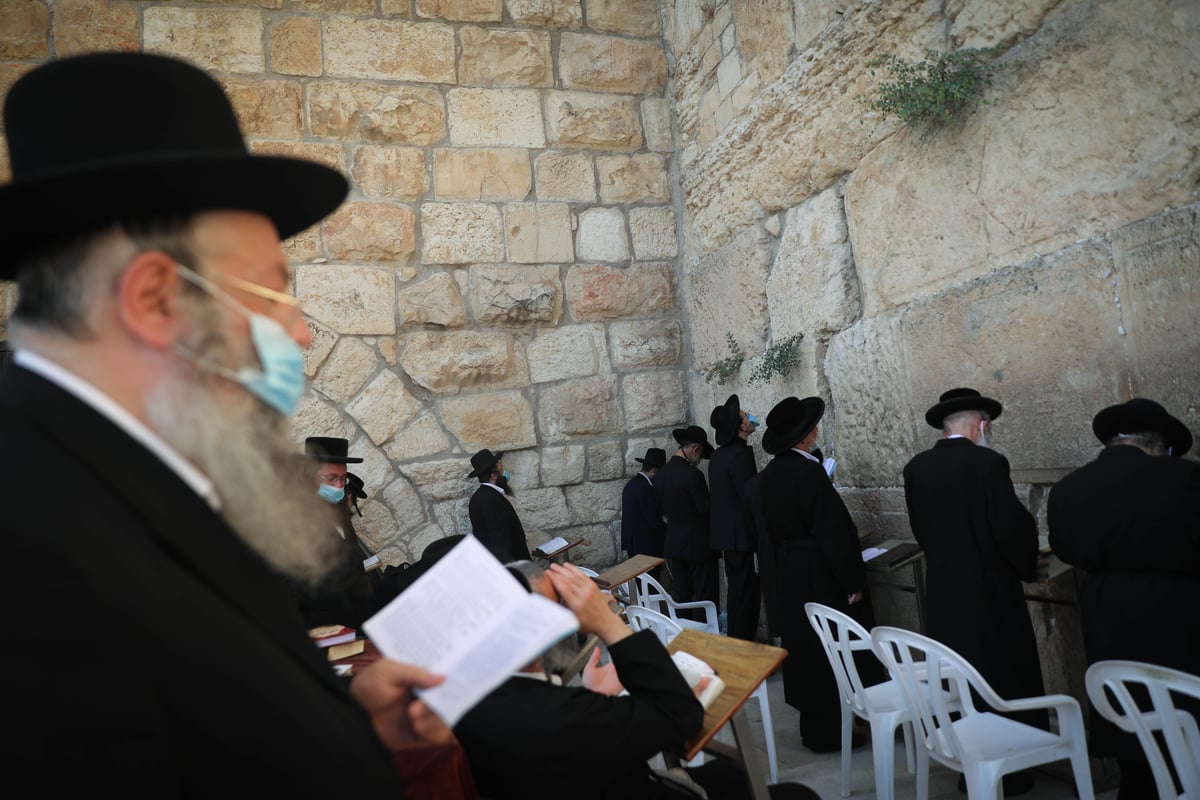 בכותל המערבי: תפילה לעצירת נגיף הקורונה