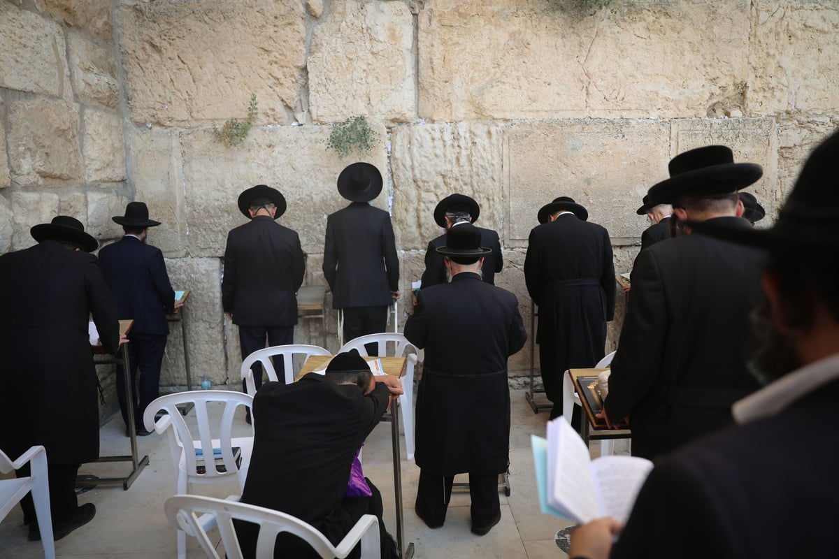 בכותל המערבי: תפילה לעצירת נגיף הקורונה