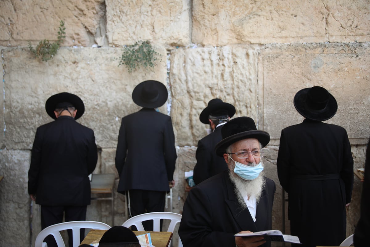 בכותל המערבי: תפילה לעצירת נגיף הקורונה