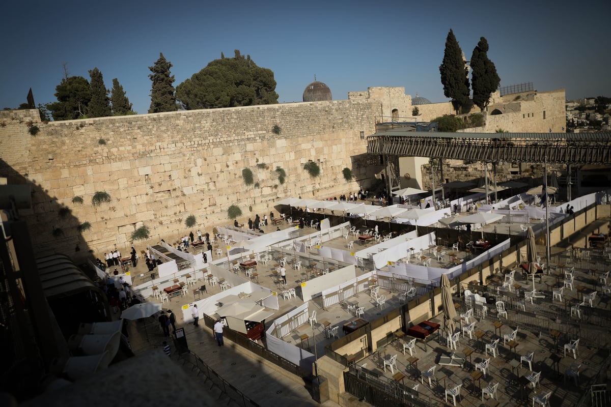 בכותל המערבי: תפילה לעצירת נגיף הקורונה