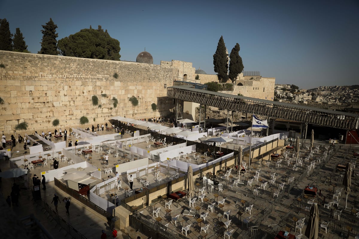 בכותל המערבי: תפילה לעצירת נגיף הקורונה