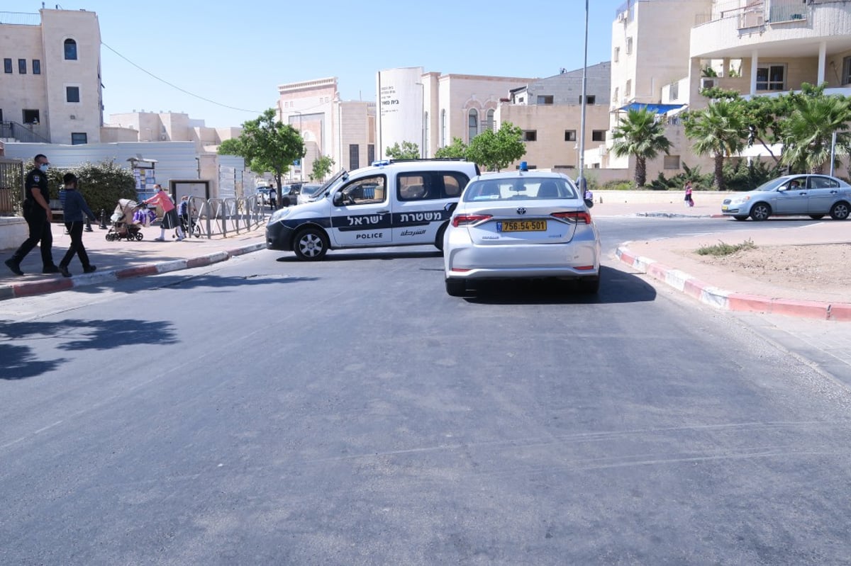 המשטרה ביקרה ב'שטיבלאך', המתפללים חסמו את הכביש