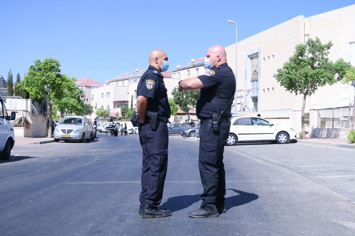 המשטרה ביקרה ב'שטיבלאך', המתפללים חסמו את הכביש