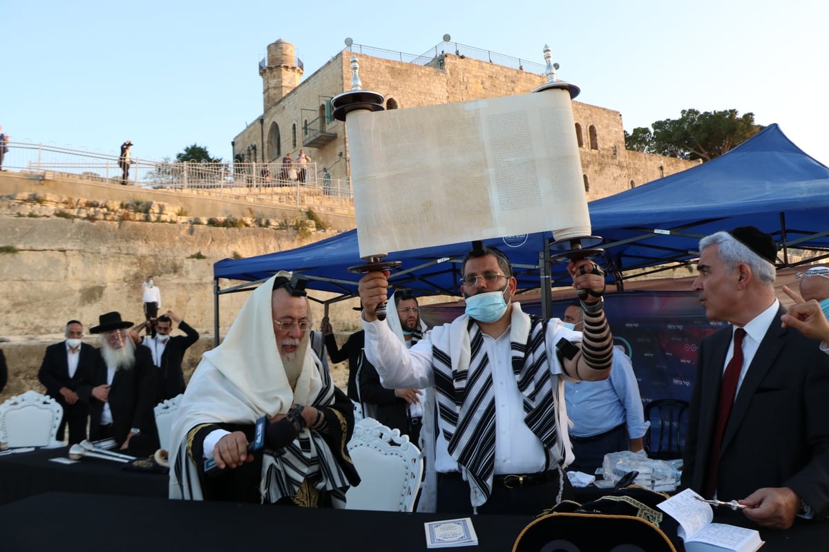 בראשות הראש"ל הגר"ש עמאר: תפילת לעצירת המגיפה