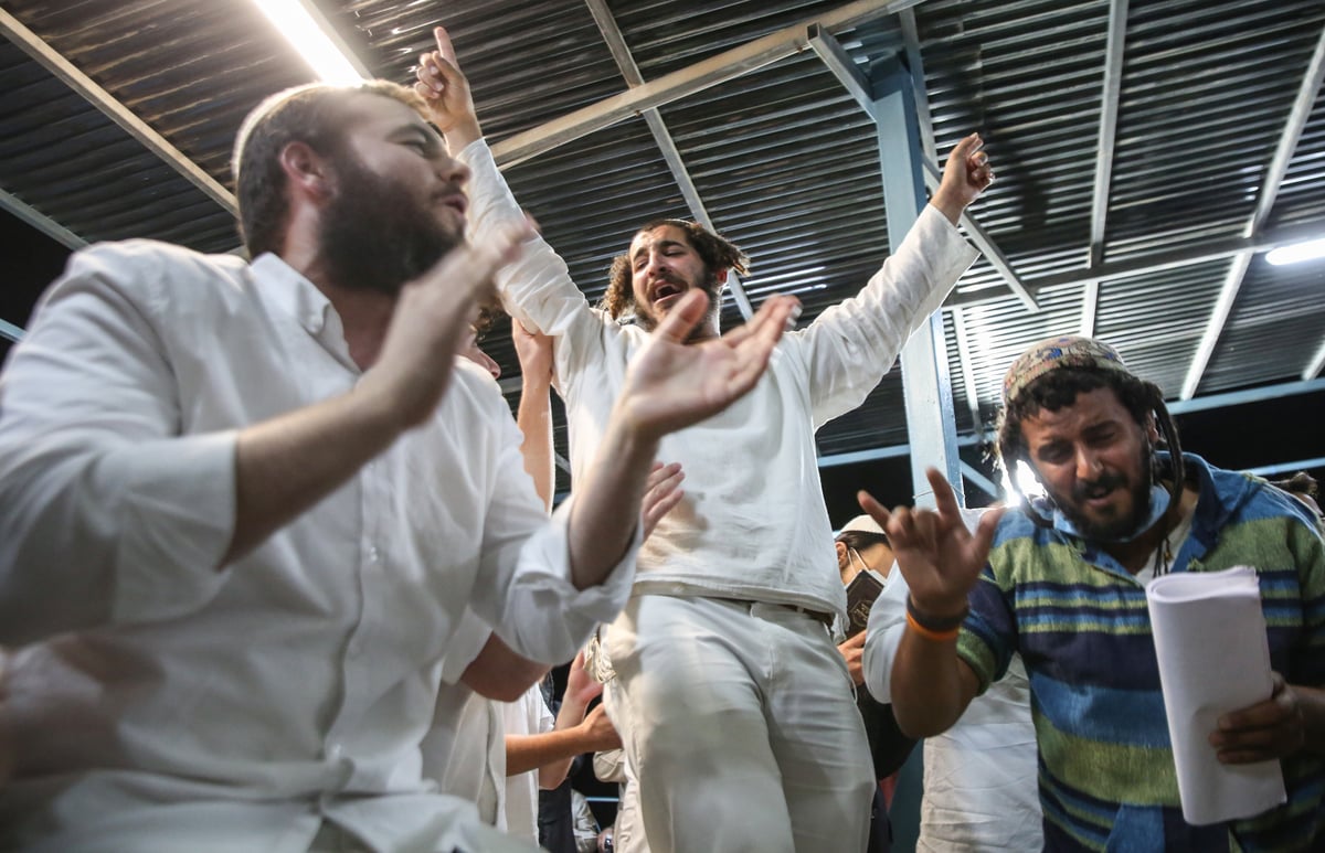 המונים בציון האר"י הקדוש בצפת • תיעוד