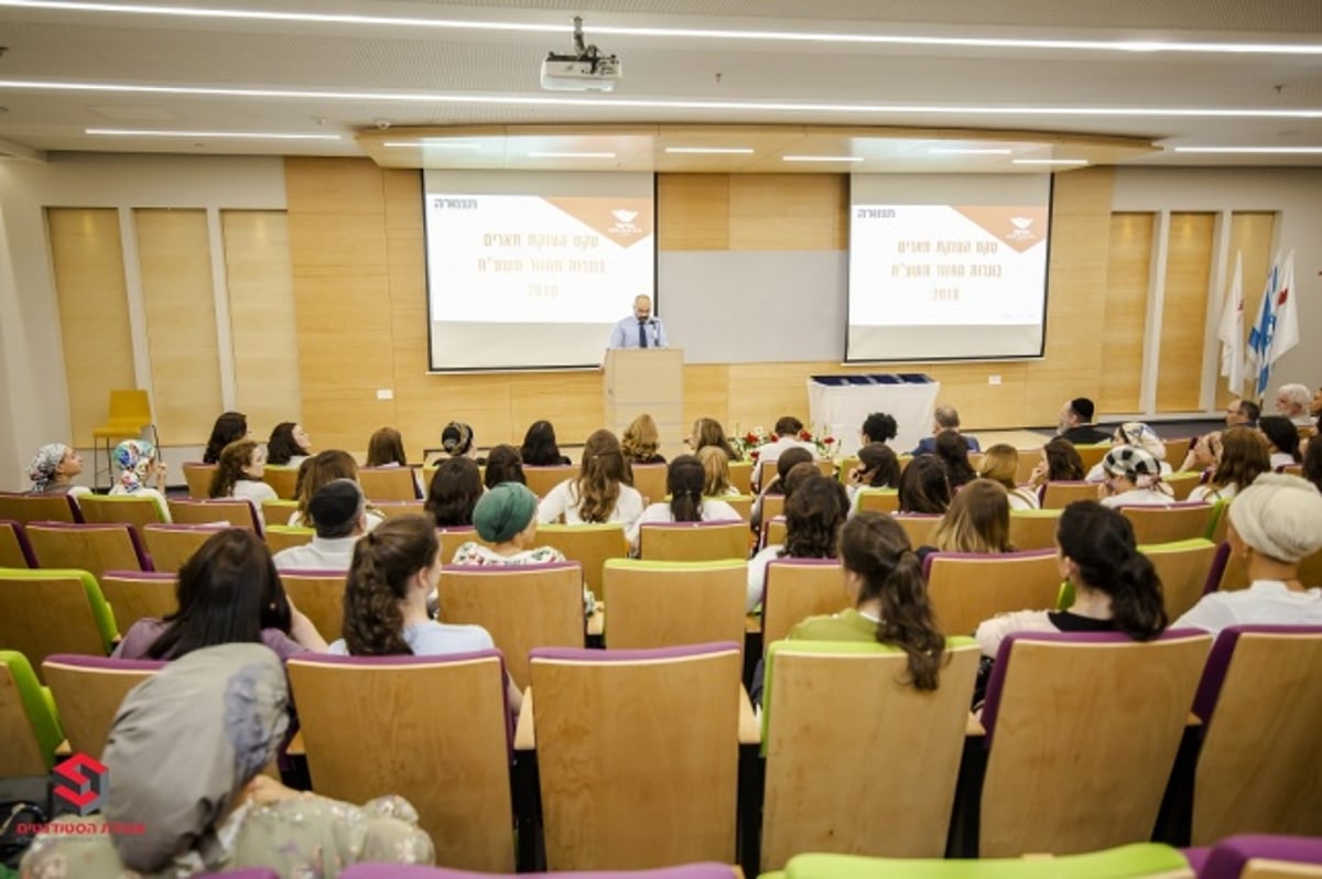 טקס הענקת תארים לבוגרות סמינר תמורה בשנים עברו