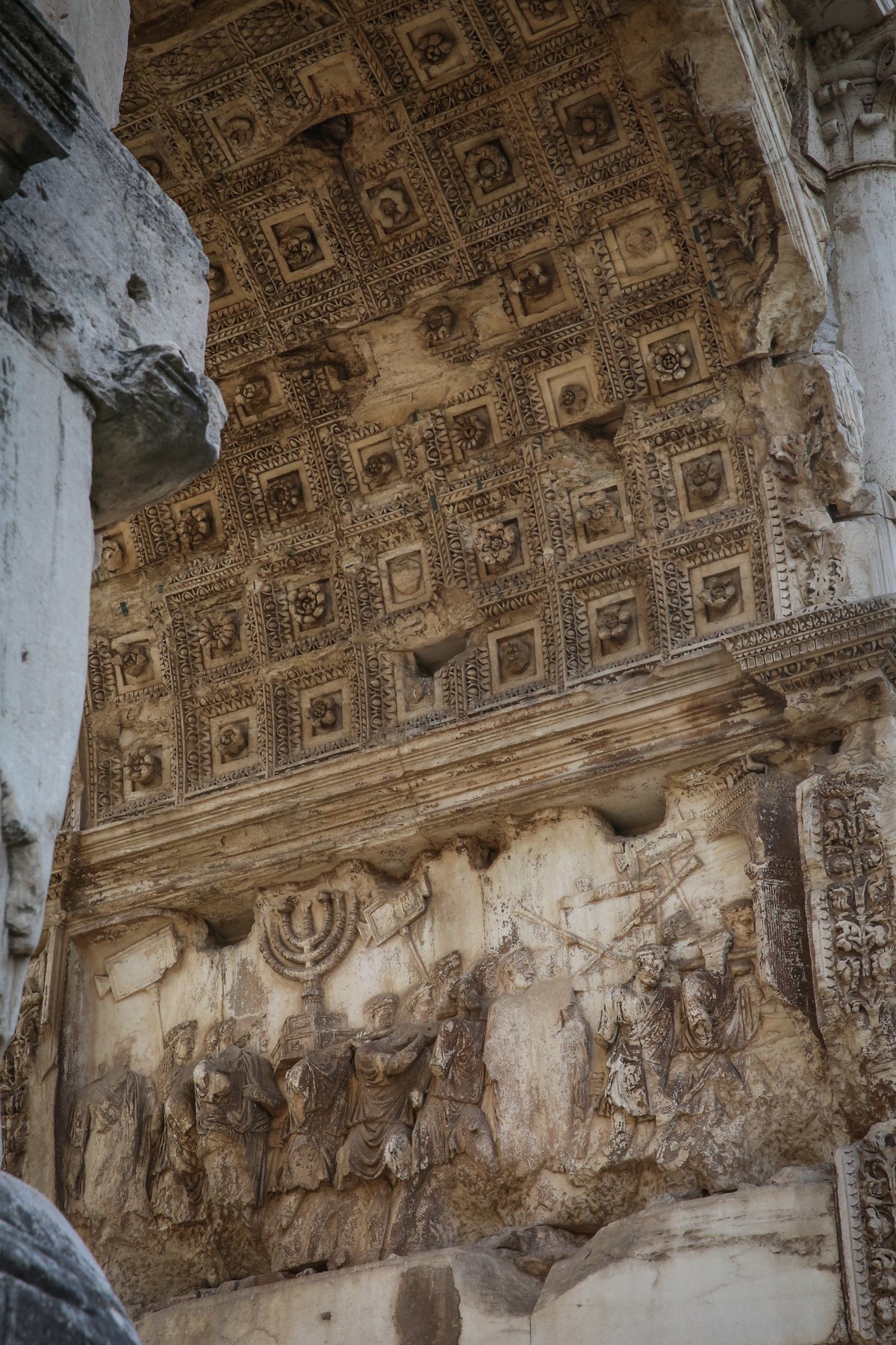 הזעקה של הרב מפוניבז' ב'שער טיטוס'