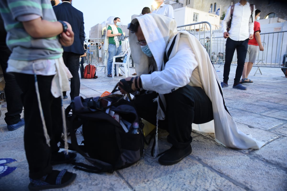 סוף הצום בשריד בית המקדש: תפילה, שירים ו'קידוש לבנה'