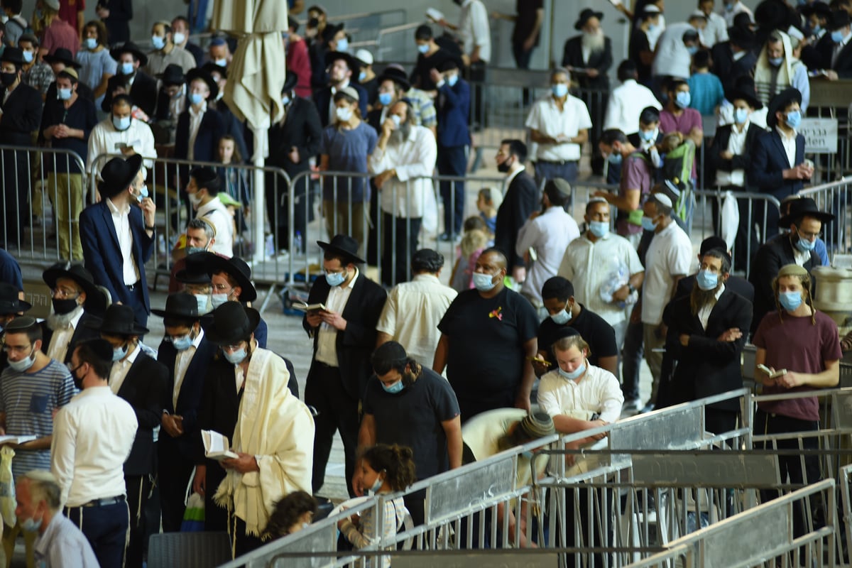 סוף הצום בשריד בית המקדש: תפילה, שירים ו'קידוש לבנה'