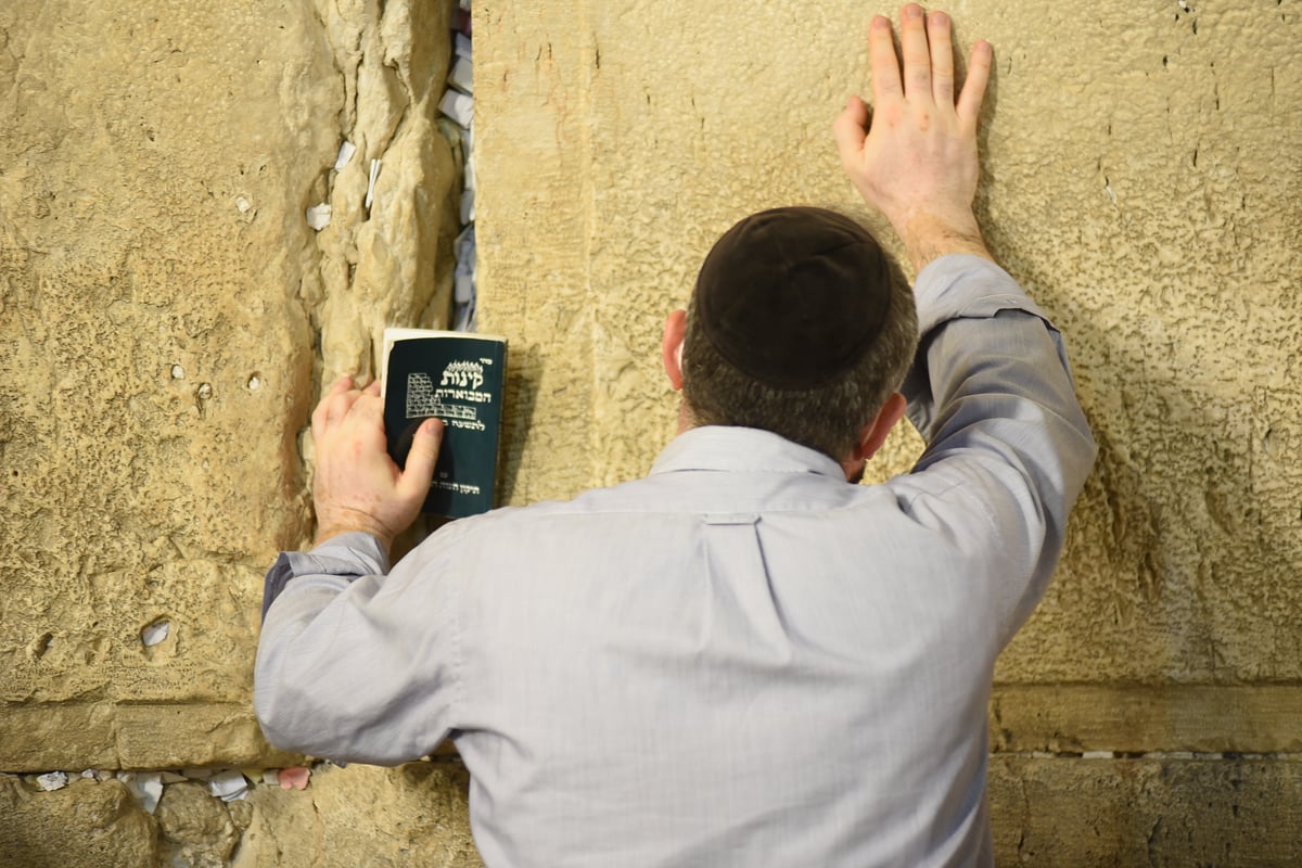 ליל תשעה באב בכותל המערבי • תיעוד מסכם