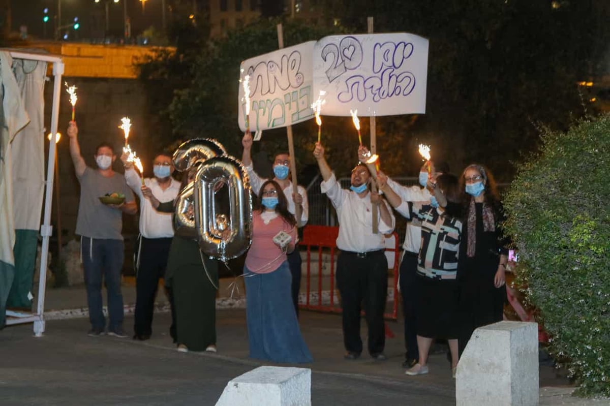 חגיגת יום הולדת לתלמיד הישיבה ב'מלונית'