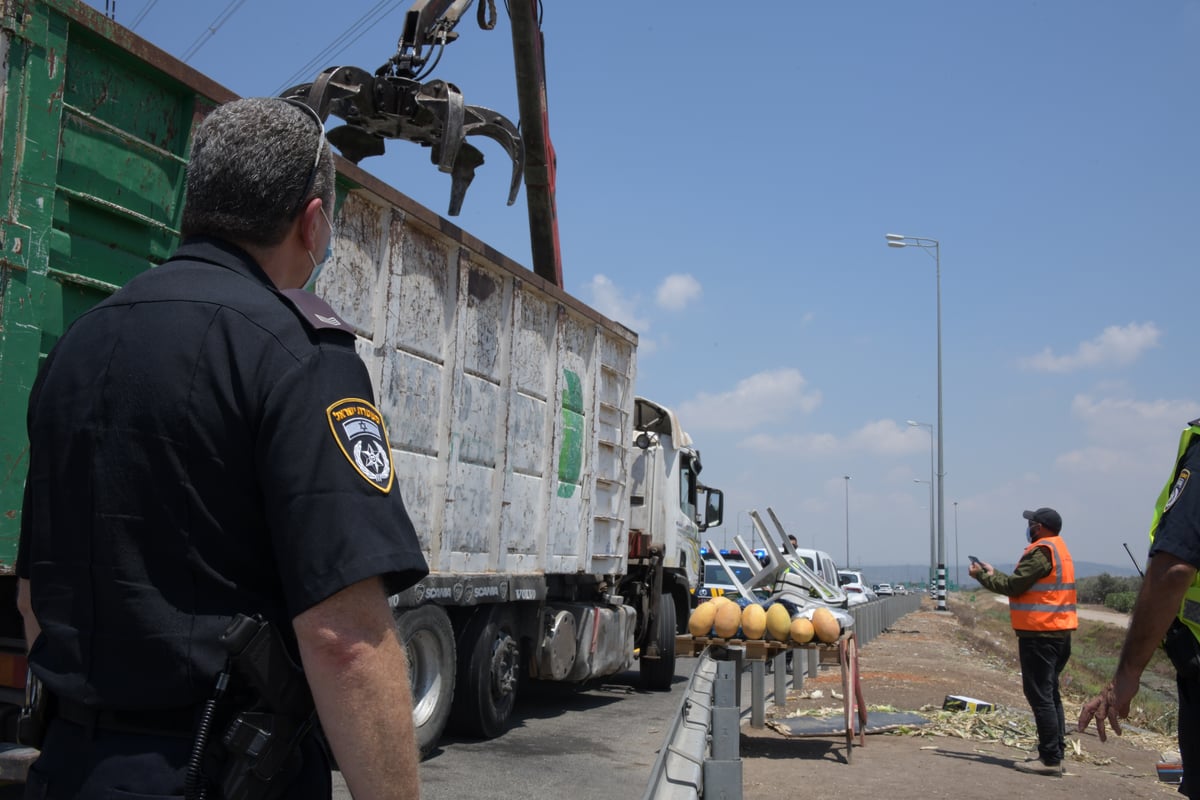 השוטרים פינו עשרות דוכנים משולי הכביש