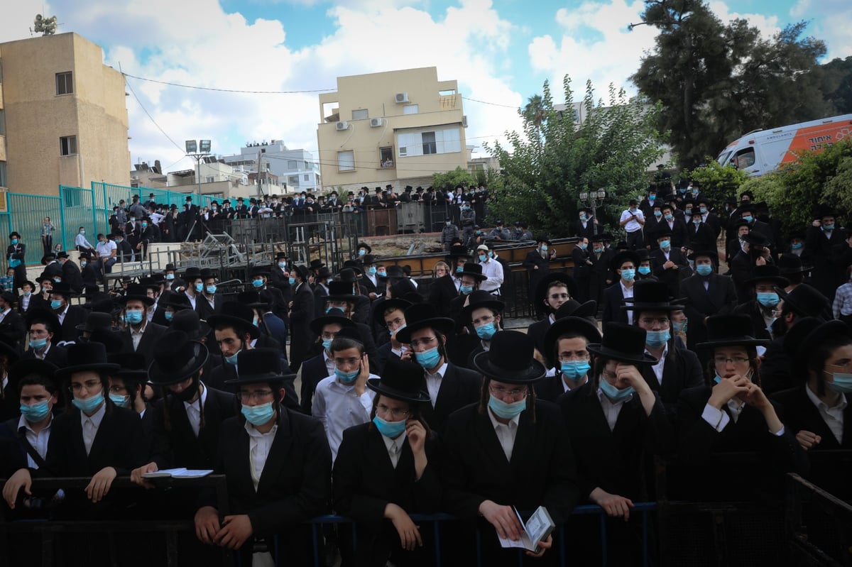 האדמו"ר מסאדיגורא זצ"ל הובא למנוחות • צפו