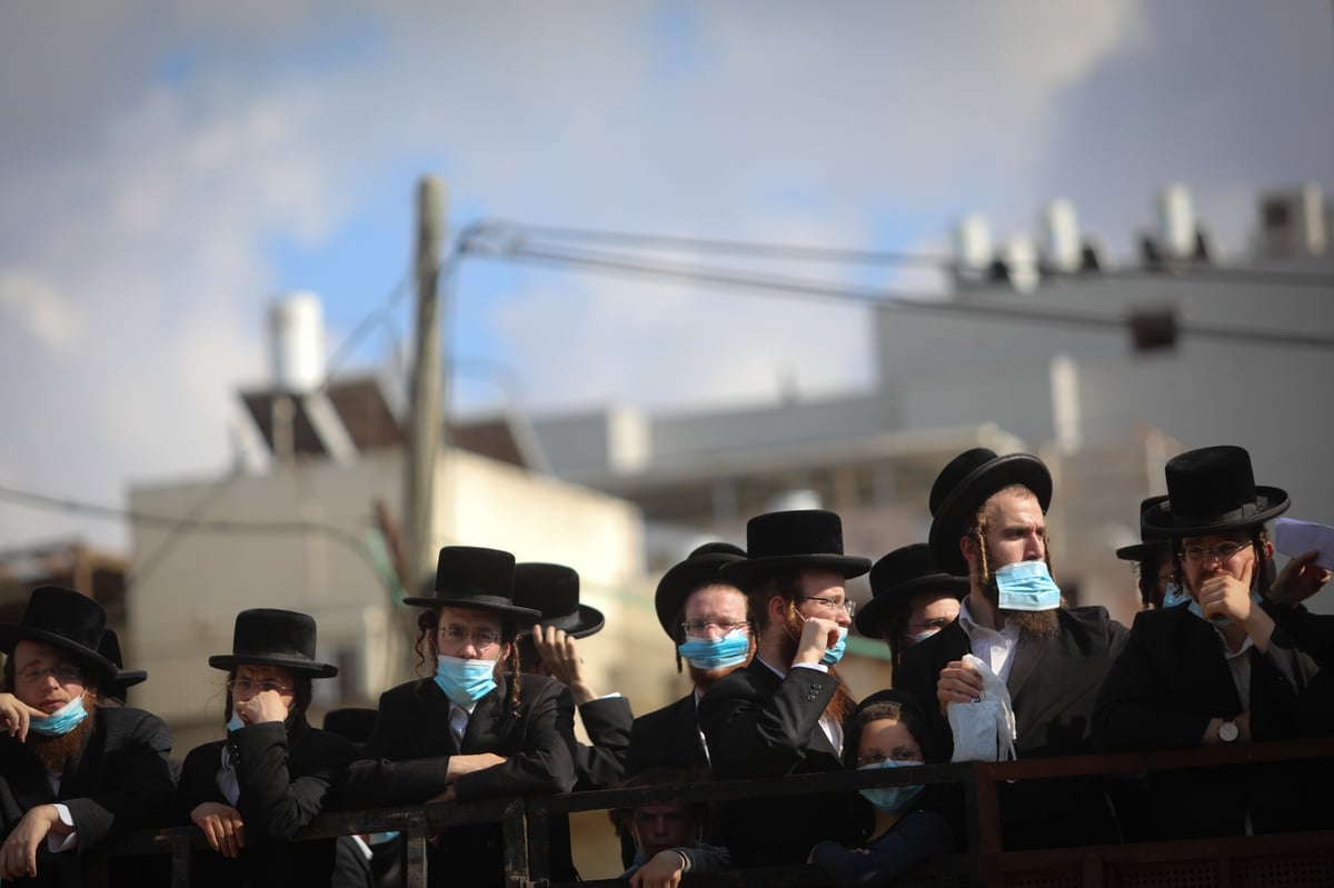 האדמו"ר מסאדיגורא זצ"ל הובא למנוחות • צפו