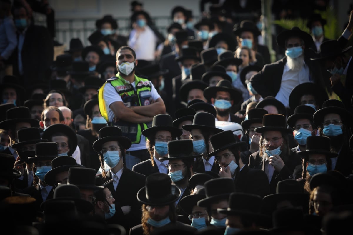 האדמו"ר מסאדיגורא זצ"ל הובא למנוחות • צפו