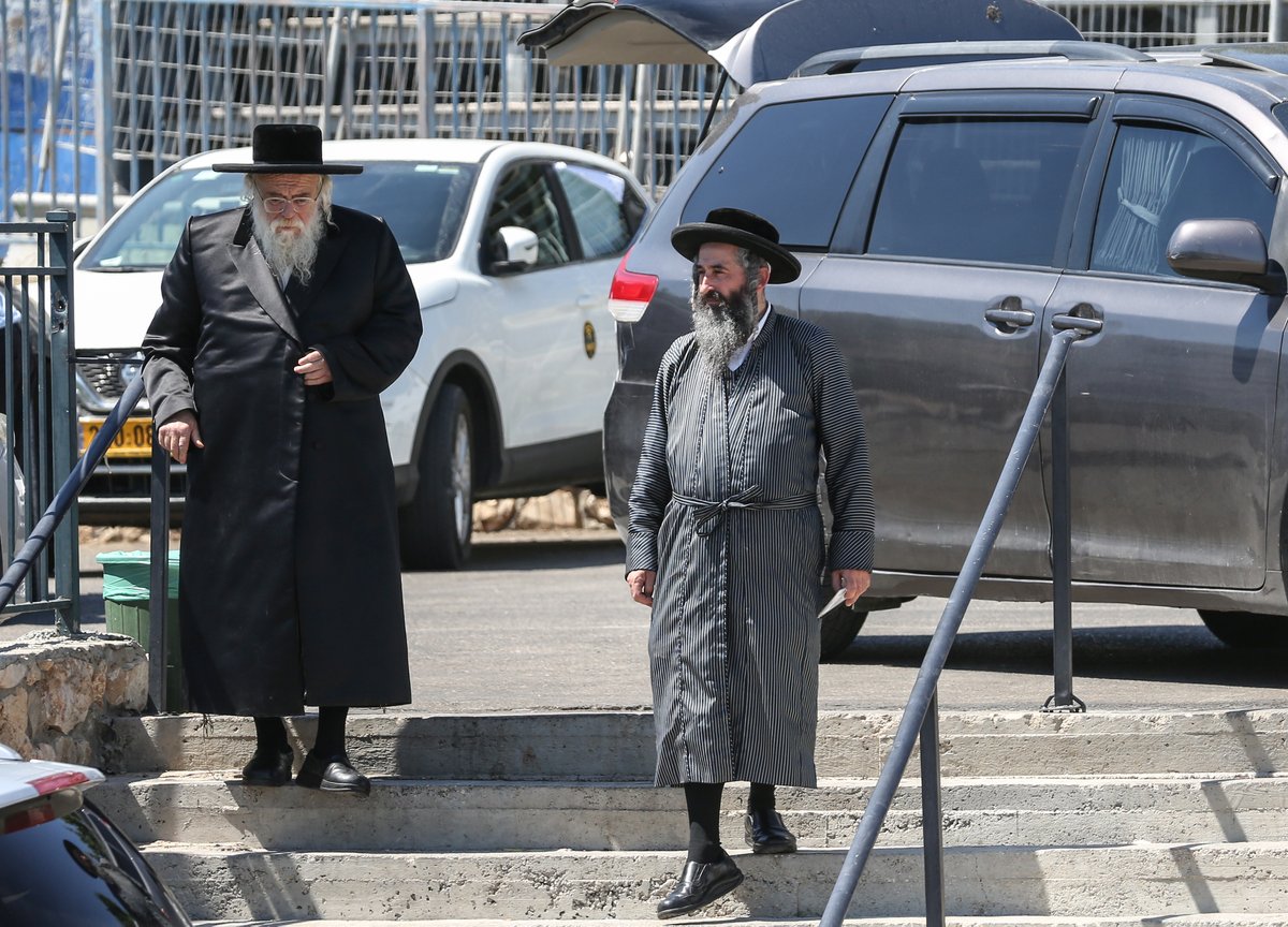 האדמו"ר מתולדות אהרן שימש סנדק בברית במירון