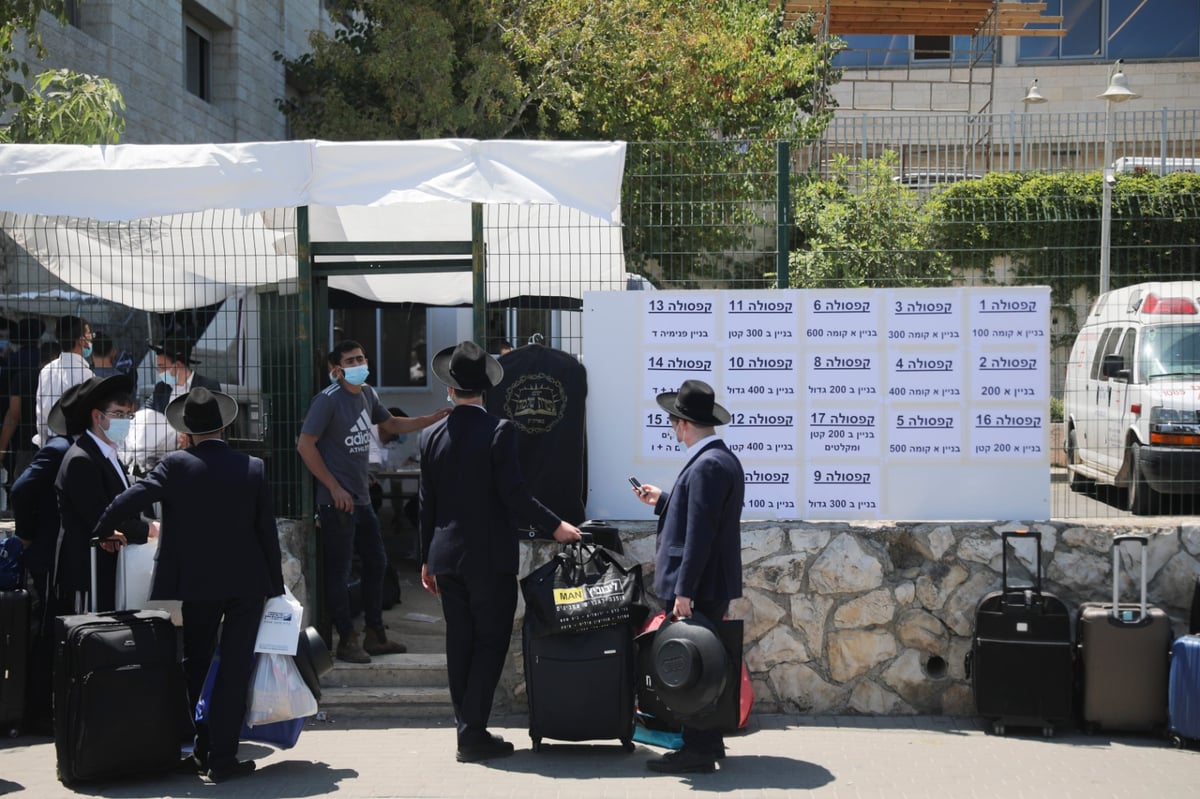 כך תלמידי 'חברון' הגיעו לישיבה ונכנסו לקפסולות