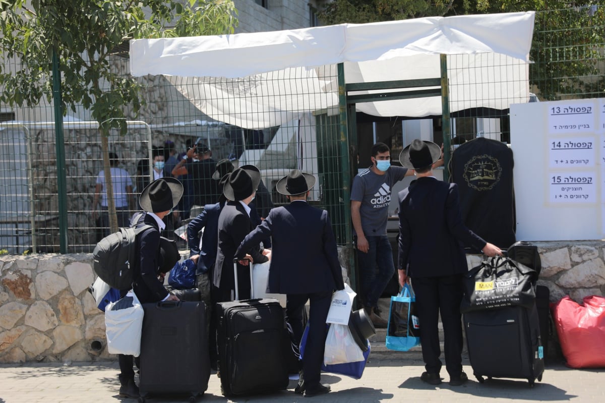 כך תלמידי 'חברון' הגיעו לישיבה ונכנסו לקפסולות