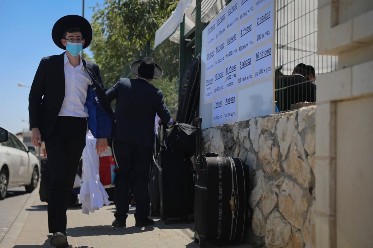 כך תלמידי 'חברון' הגיעו לישיבה ונכנסו לקפסולות