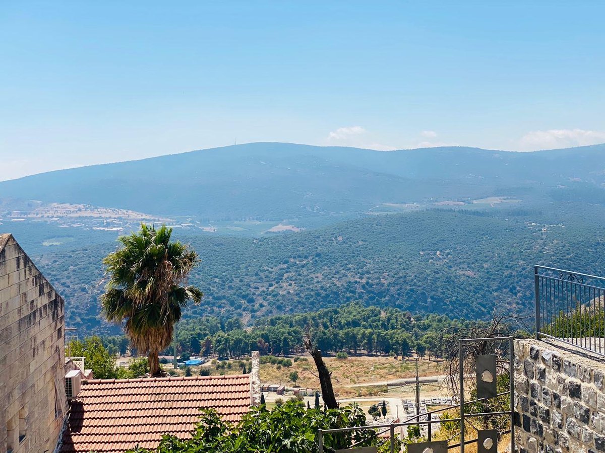 גלויה קסומה מסמטאותיה הציוריות של צפת