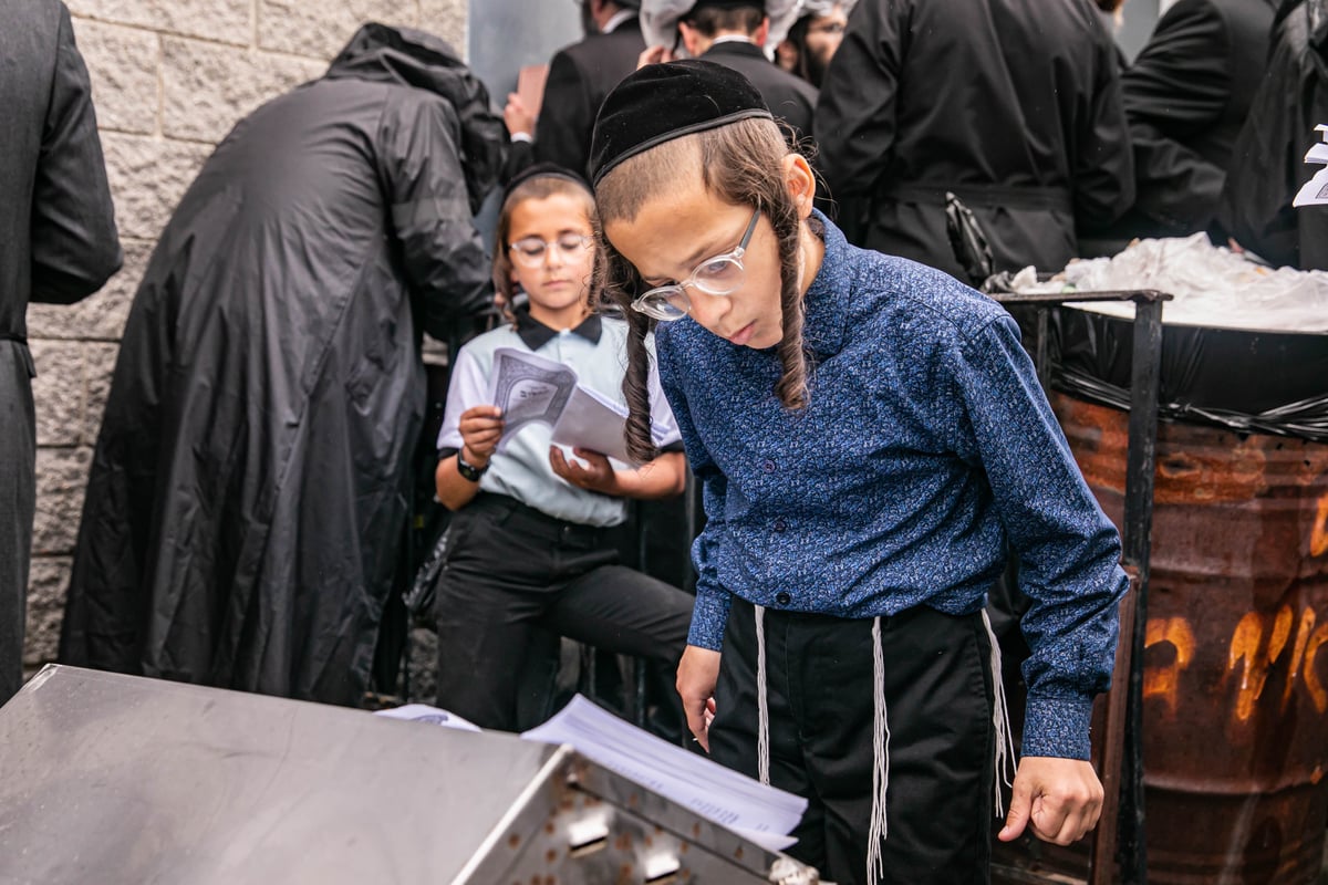 בהילולה: כתיבת ספר תורה לזכר המתים מקורונה