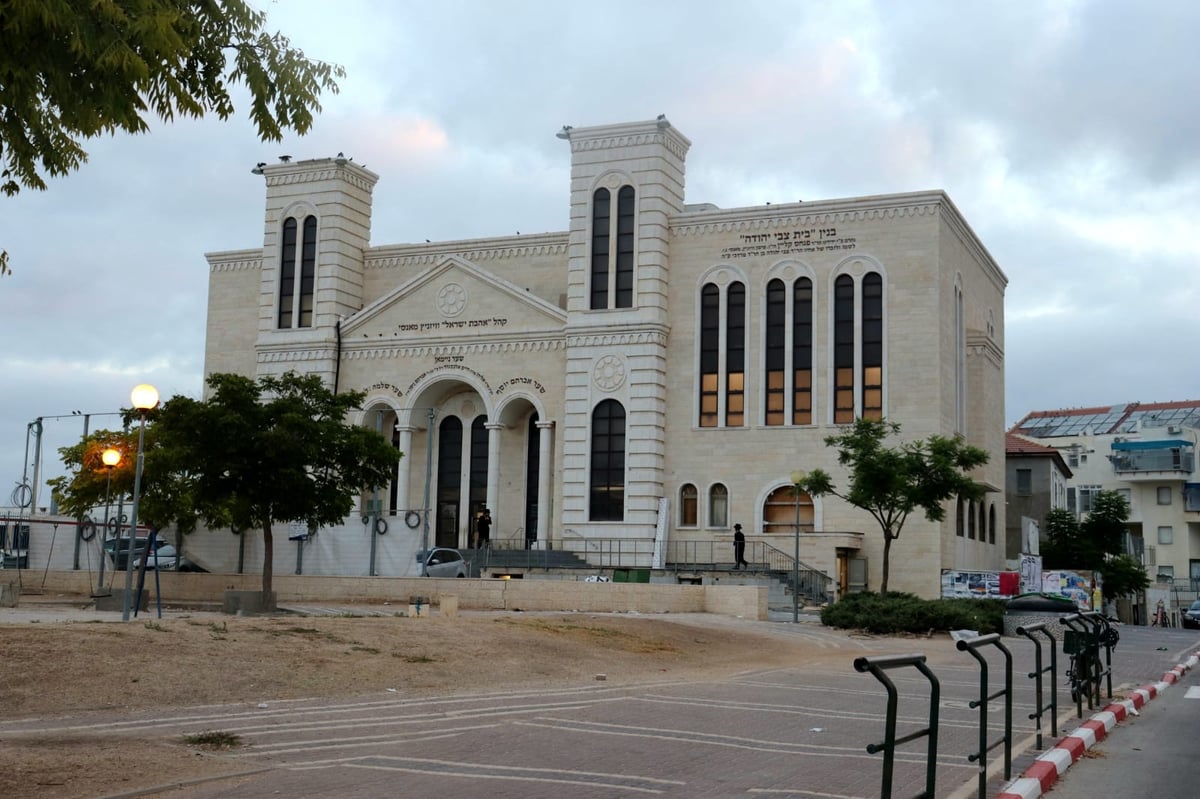 אחרי שנים: בית הכנסת של ויז'ניץ בית שמש