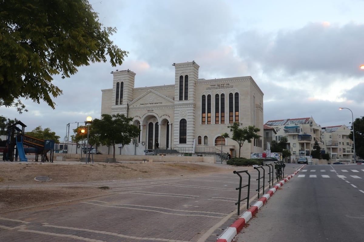 אחרי שנים: בית הכנסת של ויז'ניץ בית שמש