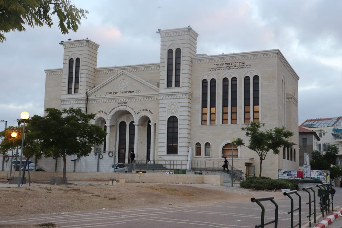 אחרי שנים: בית הכנסת של ויז'ניץ בית שמש