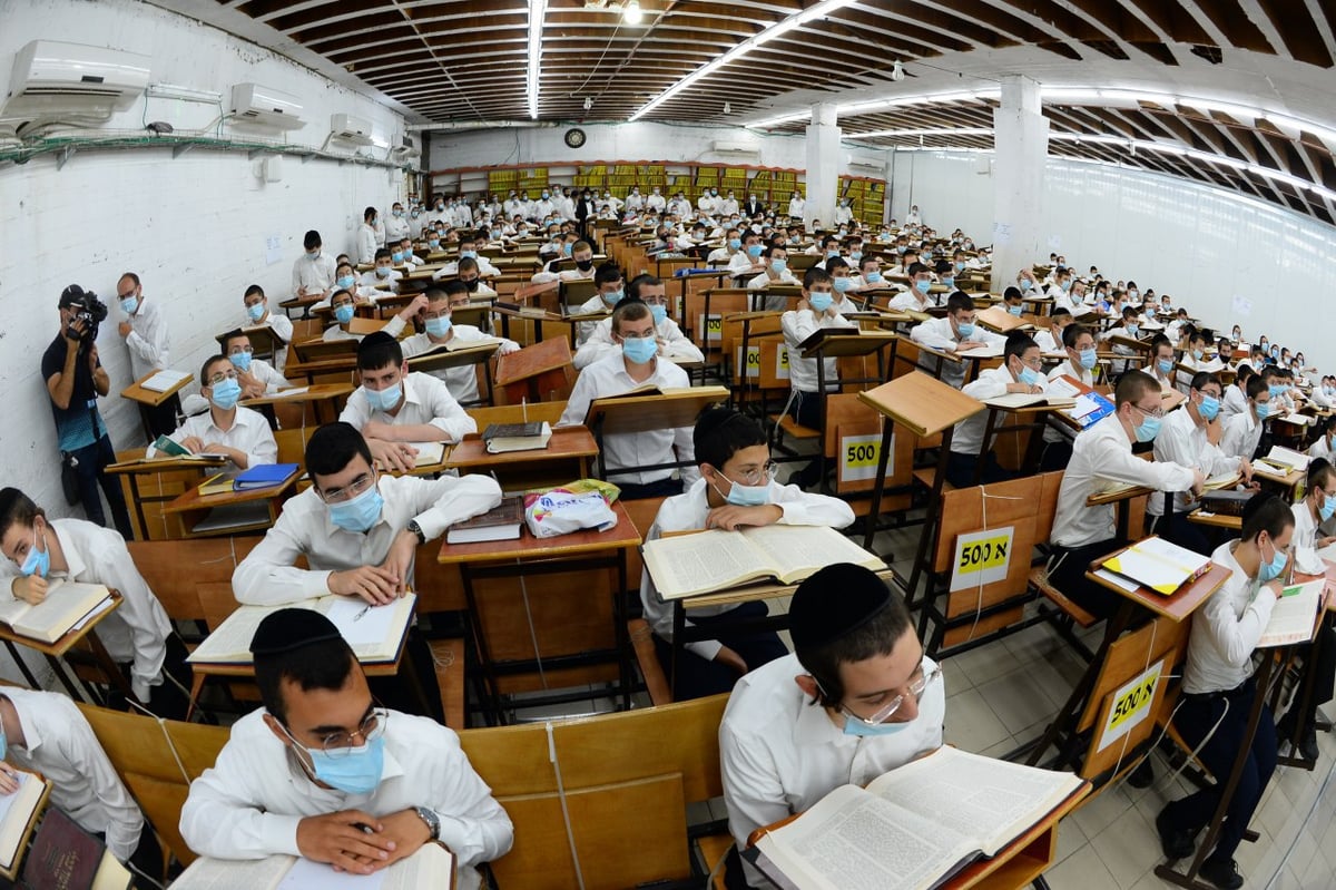 אחרי כחצי שנה: הגרי"ג אדלשטיין יצא מביתו לשיעור בישיבה