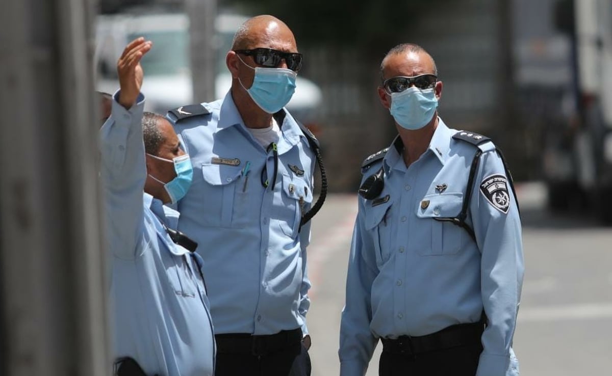 שימי מרציאנו, הקצין שייבדק, מימין