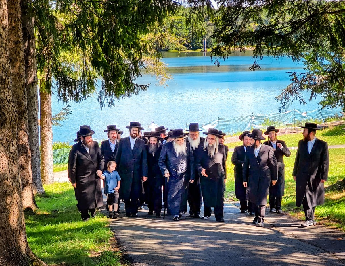 האדמו"ר מסאטמר ביקר במחנה הקיץ של בנות החסידות