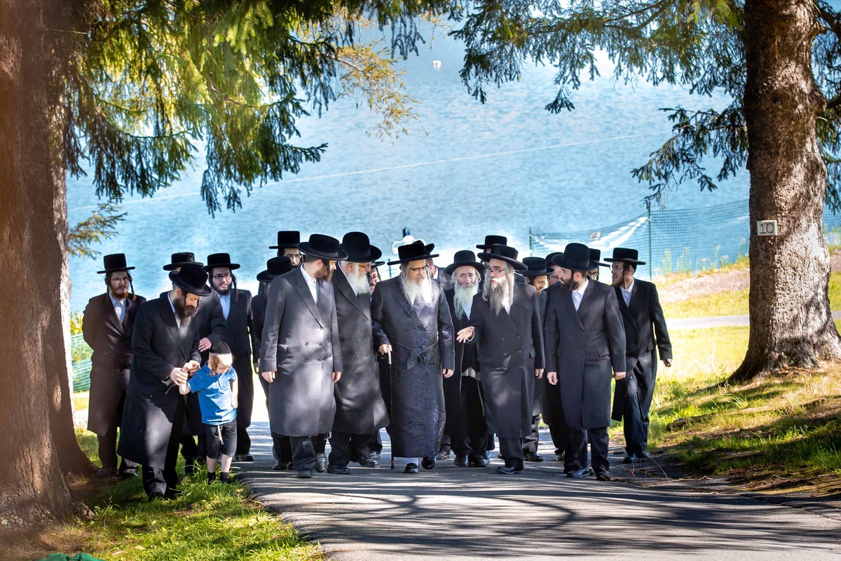 האדמו"ר מסאטמר ביקר במחנה הקיץ של בנות החסידות