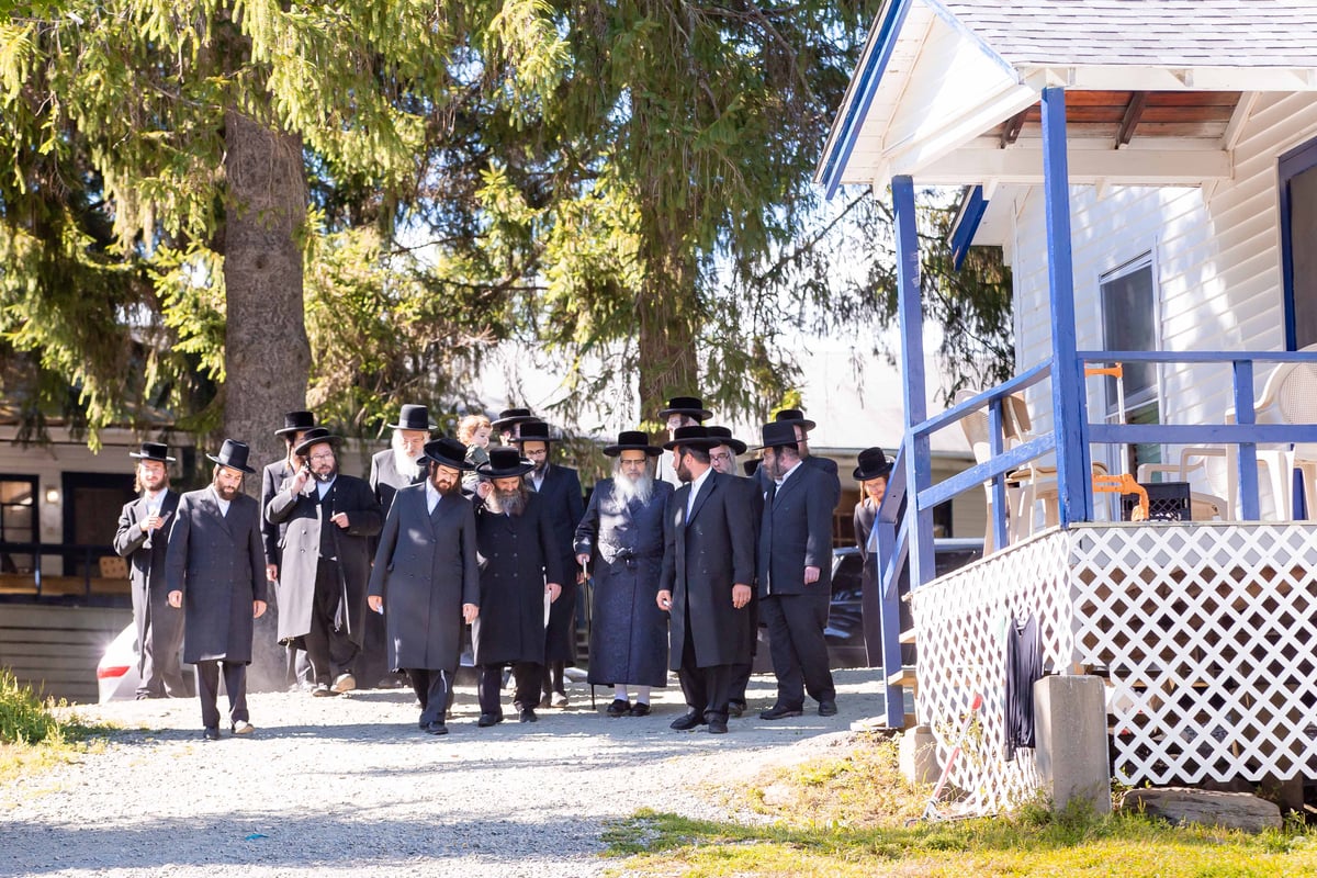 האדמו"ר מסאטמר ביקר במחנה הקיץ של בנות החסידות