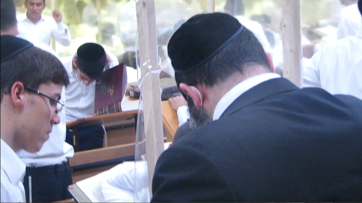 'זמן אלול' בישיבה בתל אביב עם "חברה פרטית"