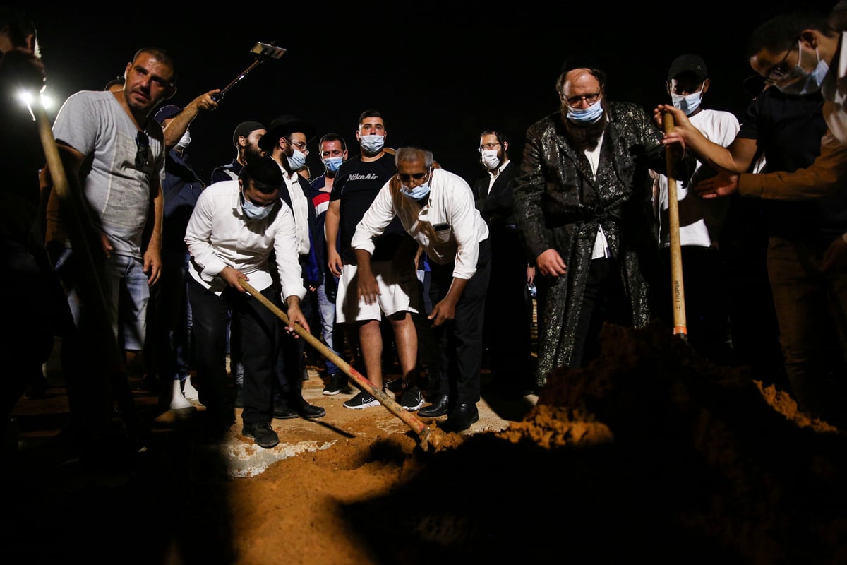 "כל העולם הזדעזע"; הרב שי אוחיון הי"ד הובא למנוחות