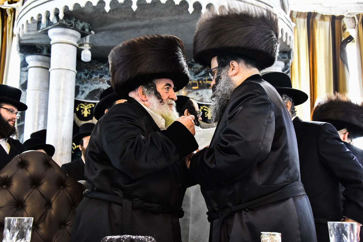 האדמו"ר מויז'ניץ בברית לנכד הרב מייזליש