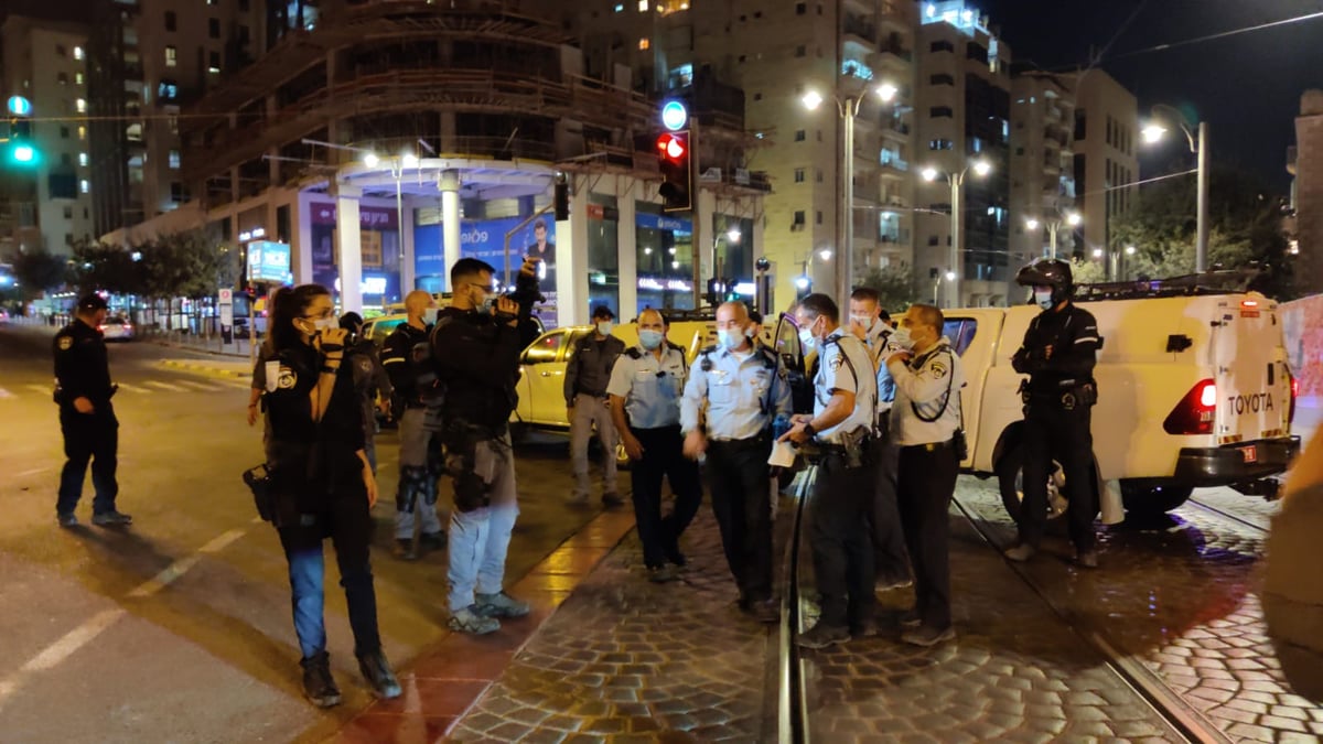 'הדגלים השחורים' כובשים את הבירה • צפו