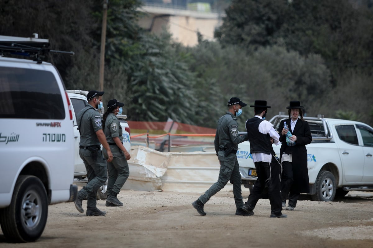 תיעוד מיוחד: כך הקיצוניים מפגינים ב'מוצא'