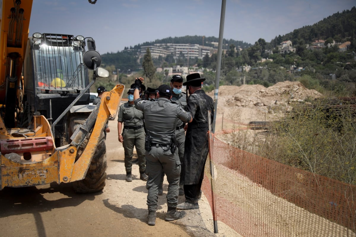 תיעוד מיוחד: כך הקיצוניים מפגינים ב'מוצא'