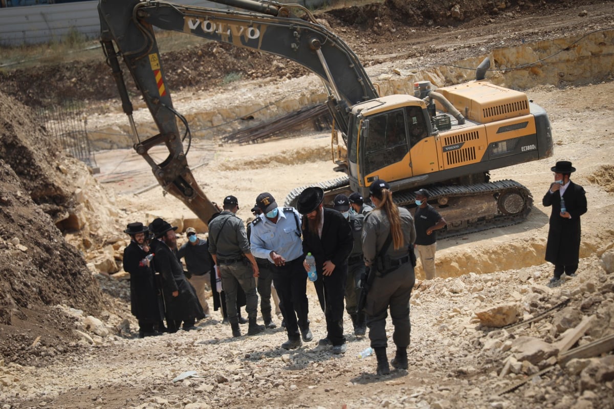 תיעוד מיוחד: כך הקיצוניים מפגינים ב'מוצא'