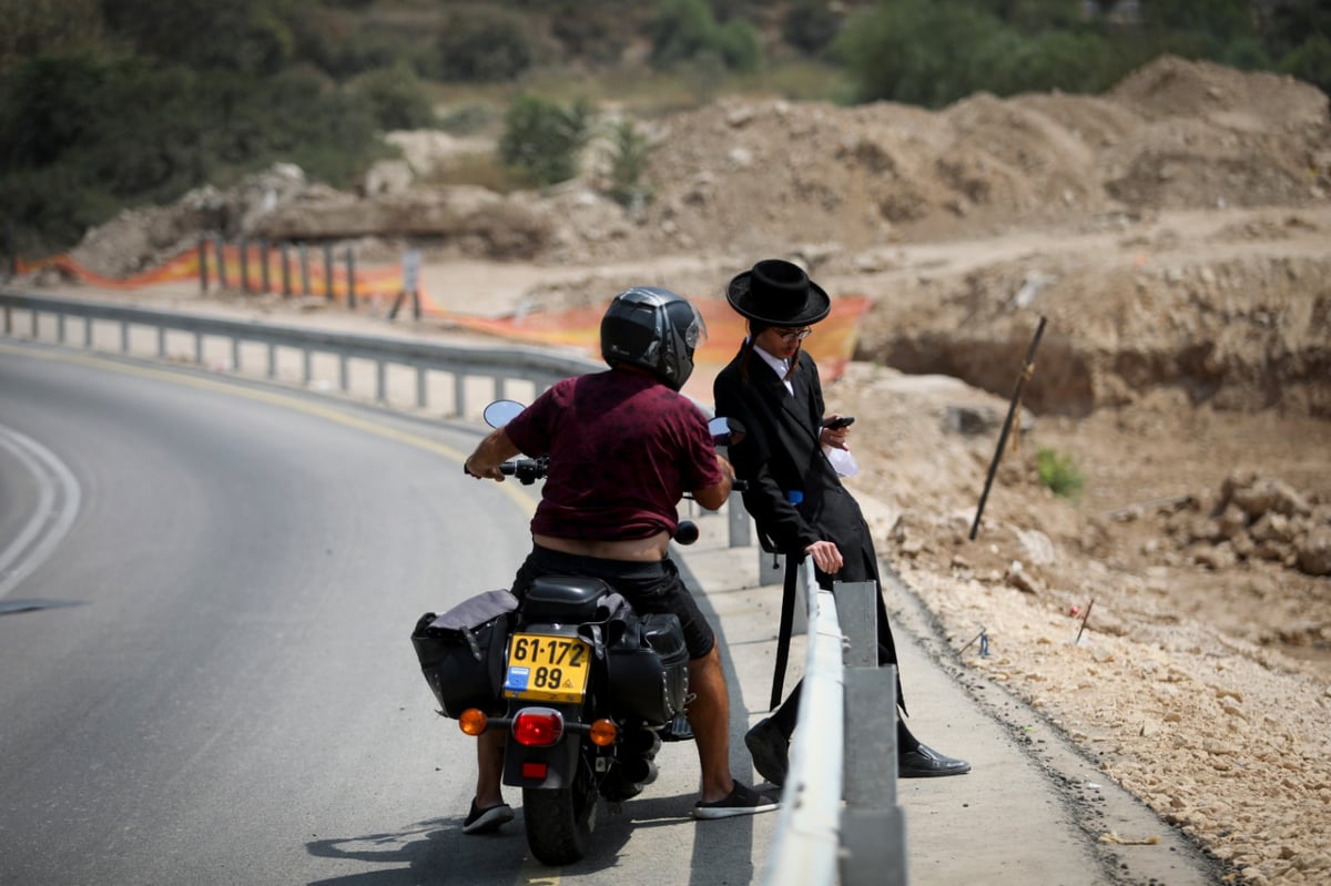 תיעוד מיוחד: כך הקיצוניים מפגינים ב'מוצא'