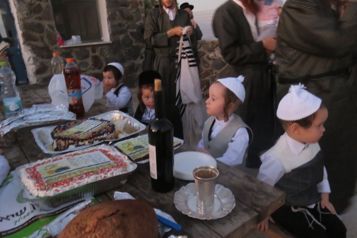 כשהאדמו"ר מתולדות אהרן לימד ילדים את אותיות הא-ב