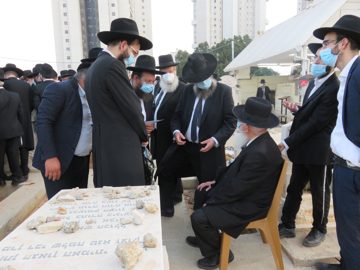 תיעוד: הלווית המשגיח רבי שמואל הלל דרבקין זצ"ל