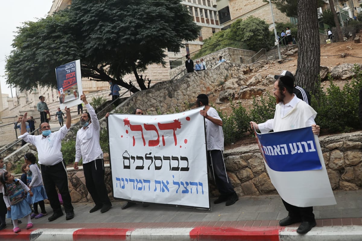 הברסלבים הפגינו ליד בית השר יעקב ליצמן