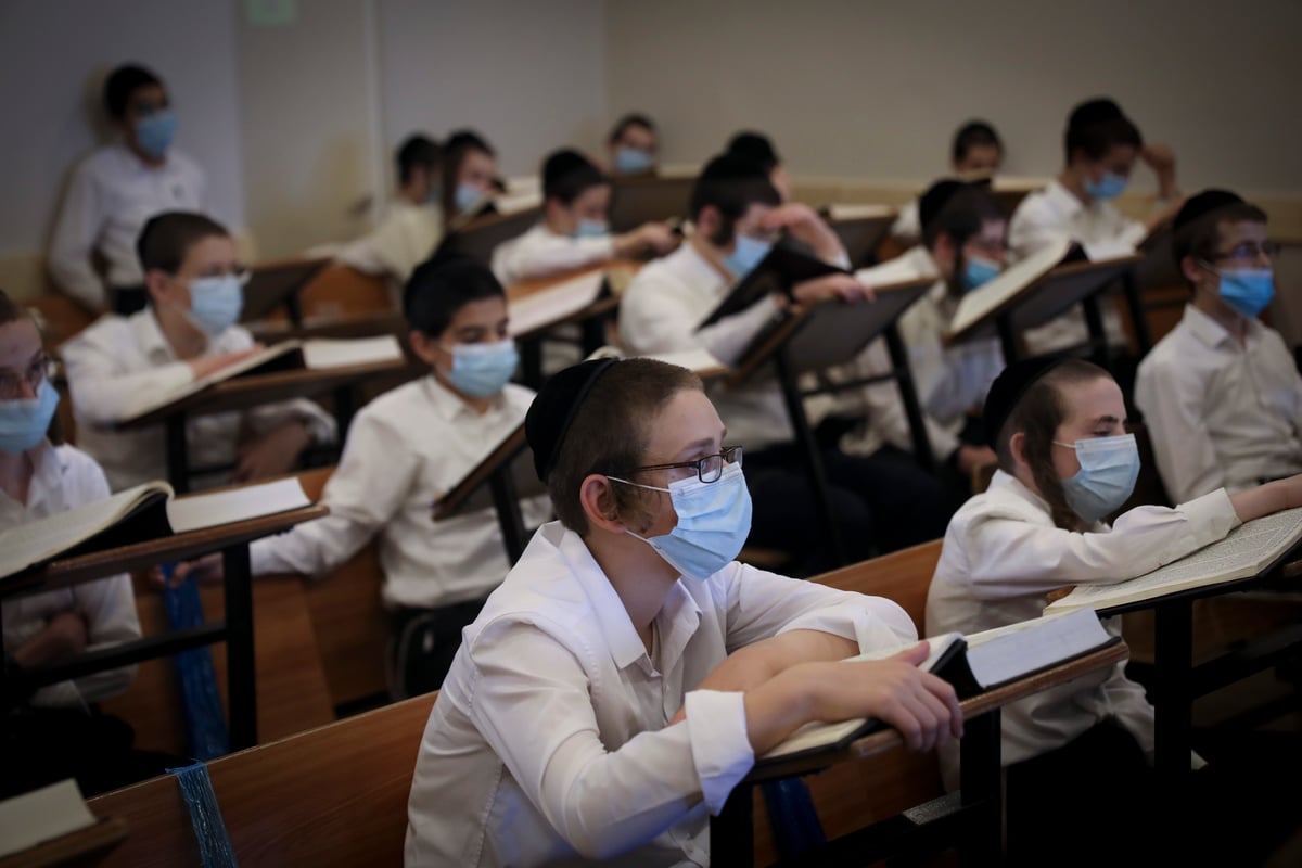 "מגנא ומצלא": לימוד התורה בישיבת קמניץ