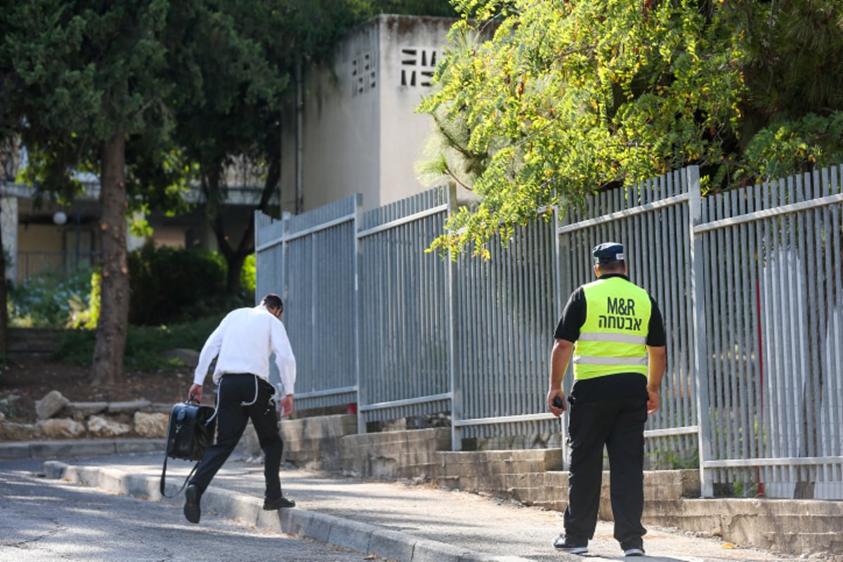 220 בחורי רינה של תורה חלו; המקום נחסם